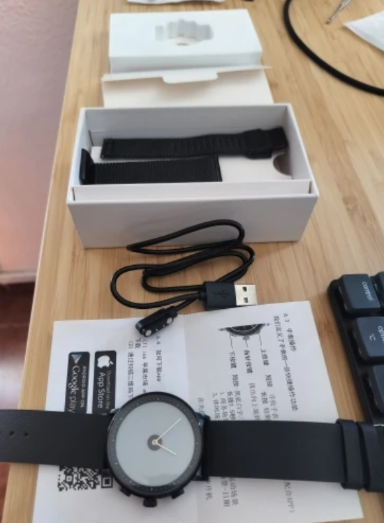 Hybrid Smartwatch - 세계 최초의 쿼츠 무브먼트 하이브리드 Eink